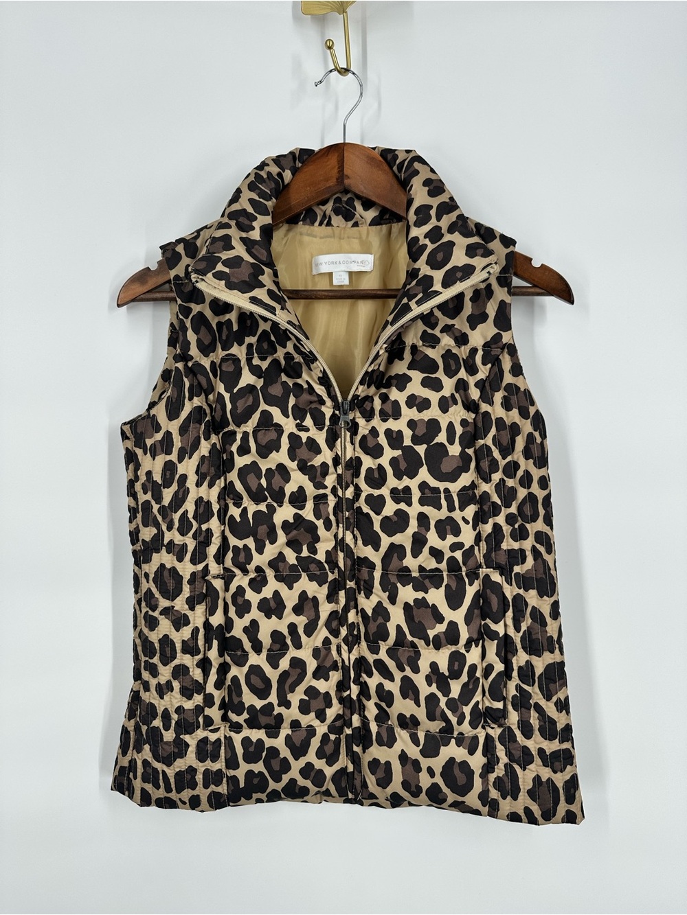 NEW YORK & COMPANY Leopard Print Puffer Vest Quilted Zip Front Sleeveless Y2K